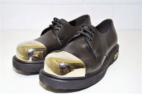 scarpe con placche di metallo givenchy